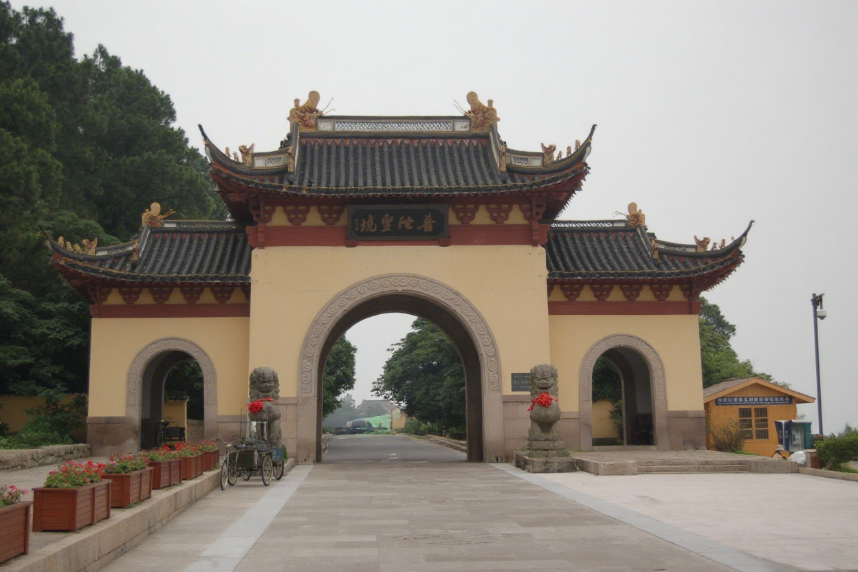 以门楼为笺，，，，，，，镌刻时代的匠心诗行